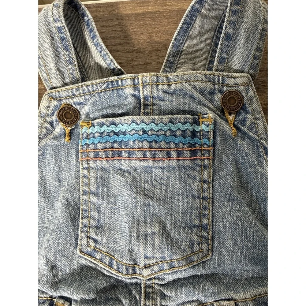 Levi's Overall Shorts Girls 4T Embroidered 99% Cotton Dual Button Sizing Lt Blue